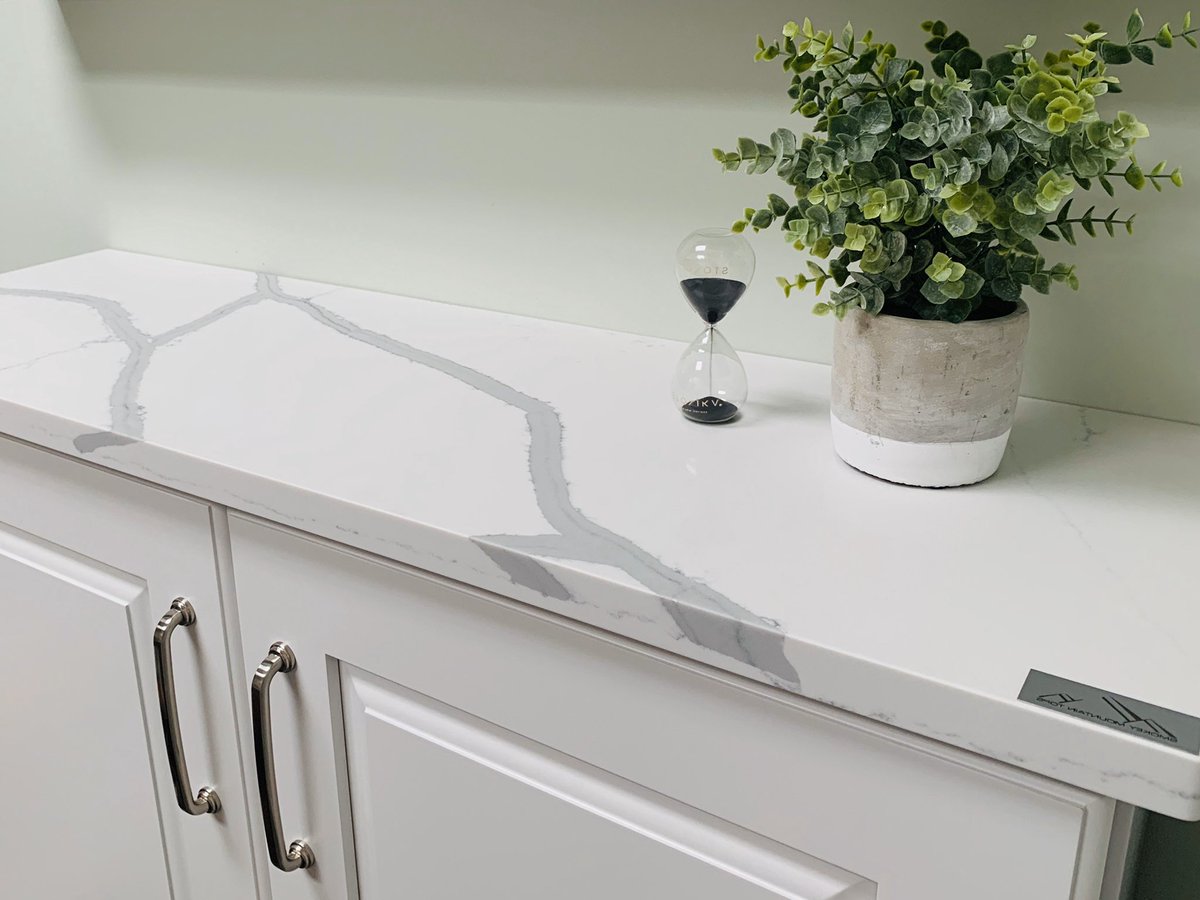 SmokeyMtnTops's tweet photo. Simple & functional quartz credenza @VadaraQuartz #Frenchscabinets #stonefabrication #franklinTN #officecountertops #interiordesign #stonetops https://t.co/AbbKhppMm5