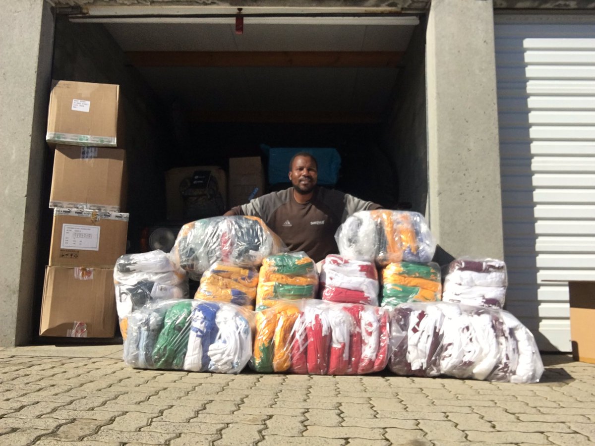 madodak69's tweet photo. Hoops4Hope in partnership with Mike’s Sport will be donating basketball kits to teams across the western cape in celebration of the Mandela Day (60min) next weekend. https://t.co/YMCYf55eno