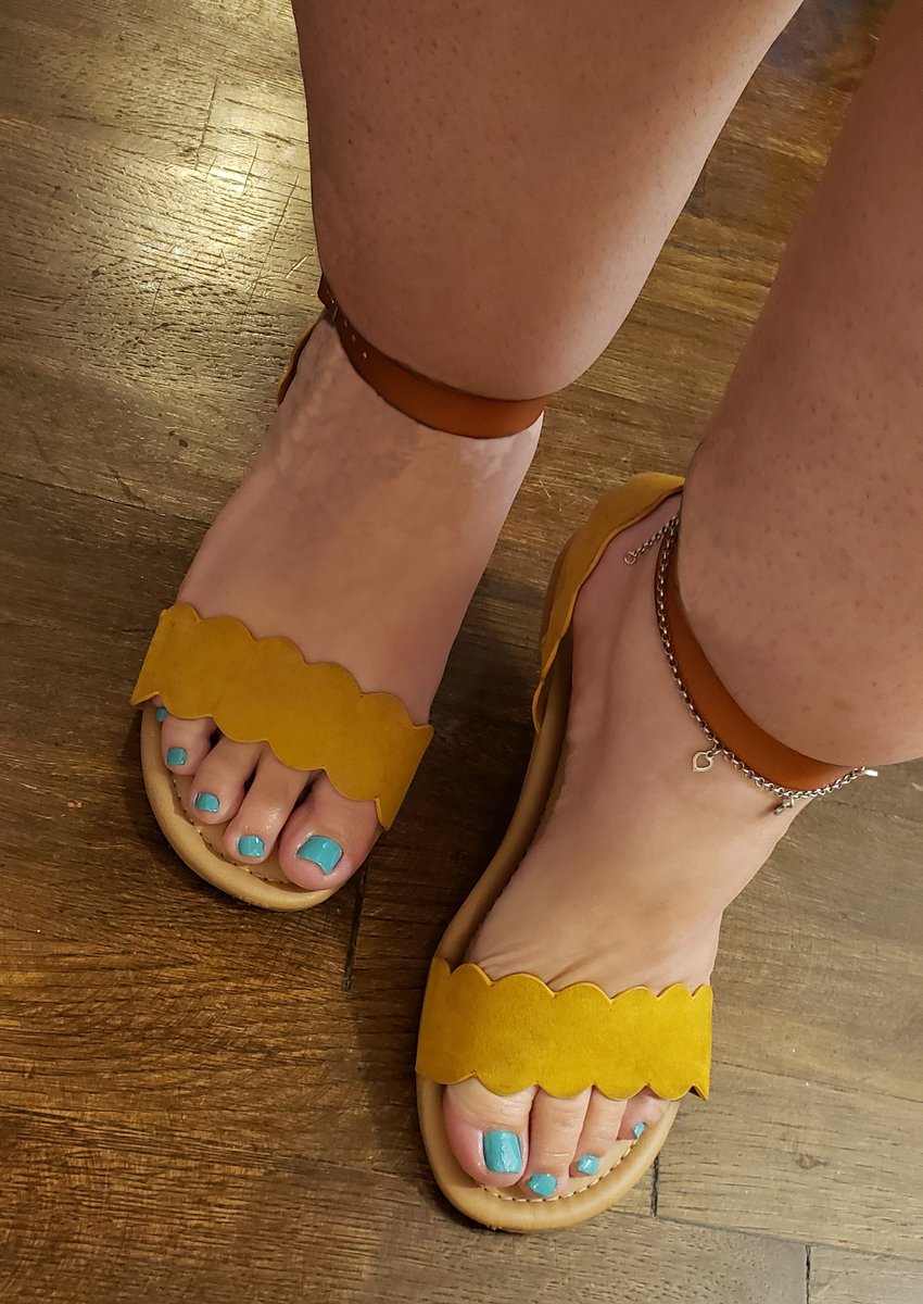 aurora_belize's tweet photo. Pretty feet for a big girl 😘 #onlyfansgirl #onlyfans #bbw #ssbbw #foot #feetpicforsale #FeetHeaven #feetfootish https://t.co/o1KcoKKqGC