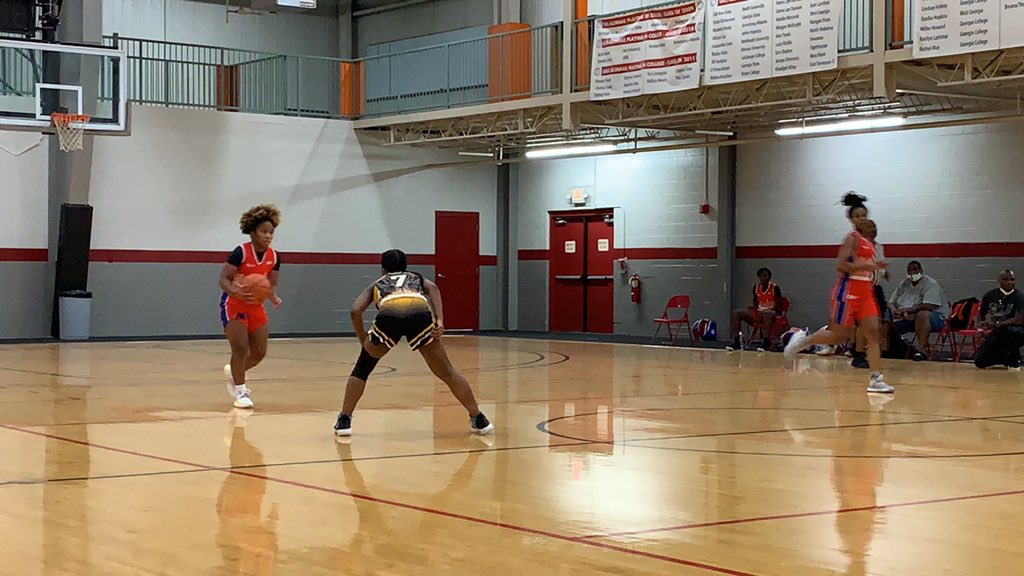 2021 5-3 PG <a href="/AlanaSanceria/">Alana G.🦋</a> (@FBCBounce2021/<a href="/DCGirlsBasketb1/">DC_GirlsBasketball</a>) has played well today. I liked her back when I saw her in the HS season and she’s impressing again. Pushes the ball well with her head up. Can score from the midrange &amp; draw fouls at the rim. #ATLSummerSlam