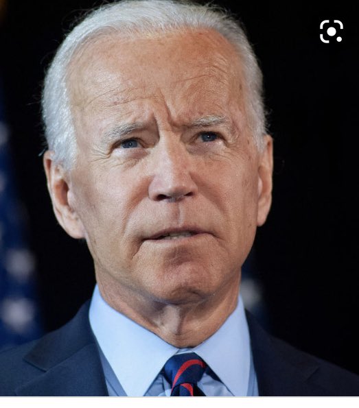 mjslstephens's tweet photo. How is it in a country of over 300 million people we have to decide between these two to be our leader? Seriously wtf?! https://t.co/f5MXlkd0oJ