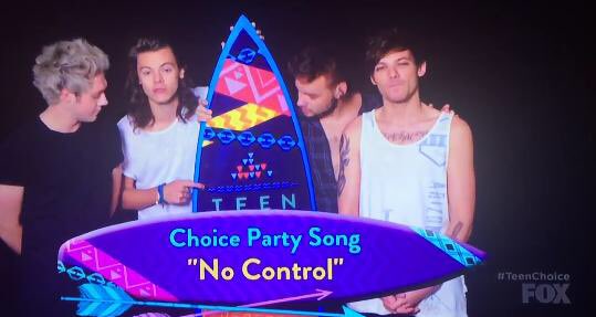 alarituita's tweet photo. uma das melhores coisas da história do fandom foi o no control project 

o fandom transformou uma música por conta própria em single sem clipe, colocamos nas rádios do mundo todo e ficou em #1 nas músicas mais comentadas da billboard #10YearsOfOneDirection #10yearsOf1D https://t.co/PmWbzlTqYJ