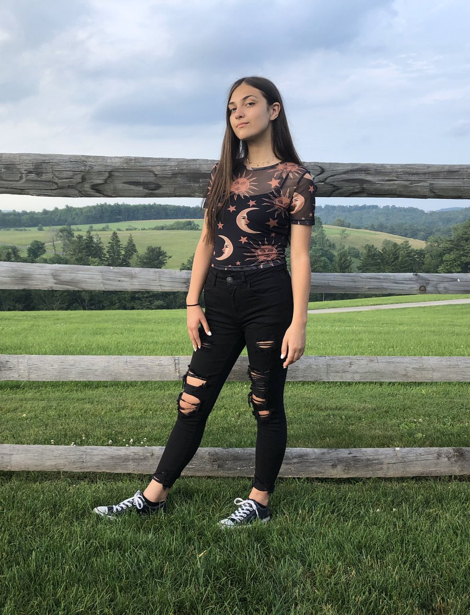 ssmileyknj's tweet photo. i don’t always love my body. i’m learning to love how i look and the things that aren’t “perfect”. i’m learning to tell myself that just because i don’t have the flattest stomach or the biggest this or that, that i’m beautiful. all of y’all are gorgeous 💙
#MyBodyIsBeautiful https://t.co/L63oEH4uZN