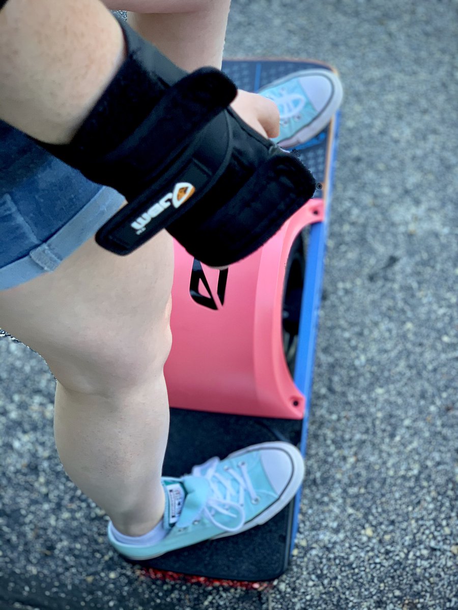 jarradshaw's tweet photo. Katie’s getting better w/ every ride! Got her Xmas presents early to protect her, her board & mine. Half of everything has is in (front wheels, back pads, & skid plates). The rest arrives in a few days! Thanks #LandSurf #TheFloatLife (Thanks Brandon) @RideOnewheel . https://t.co/X8OuWHszbn