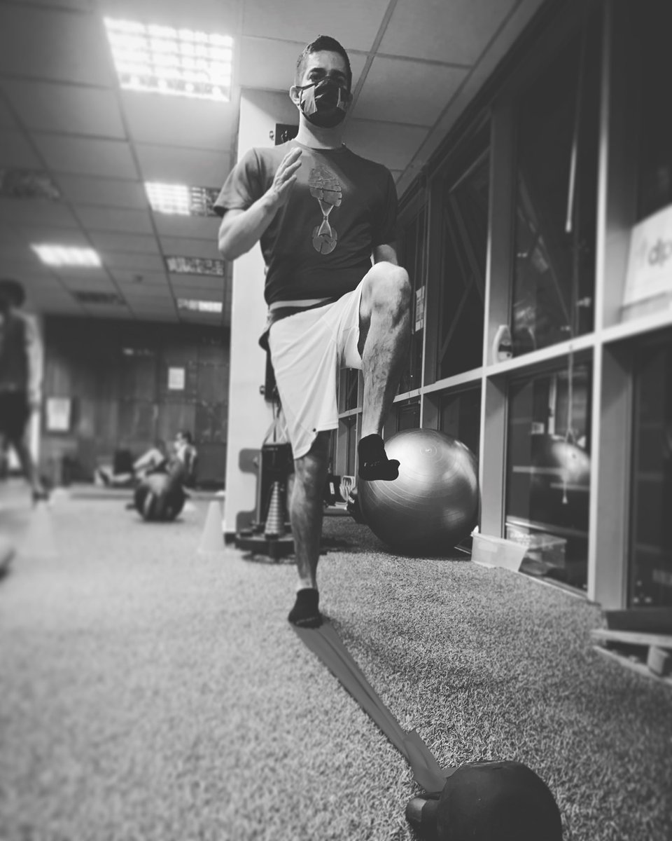 Siempre de pie ante la adversidad!
#kinephype #enfocadosenturecuperación #gymtime #fisioterapiadeportiva