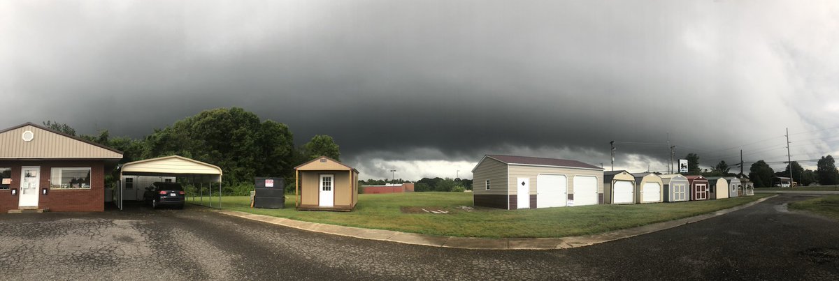 jlevine68's tweet photo. Whoa! Thought of you ⁦@BobVanDillen⁩ from EZ Barns in Statesville, NC 5:45ish https://t.co/lfioi724bn