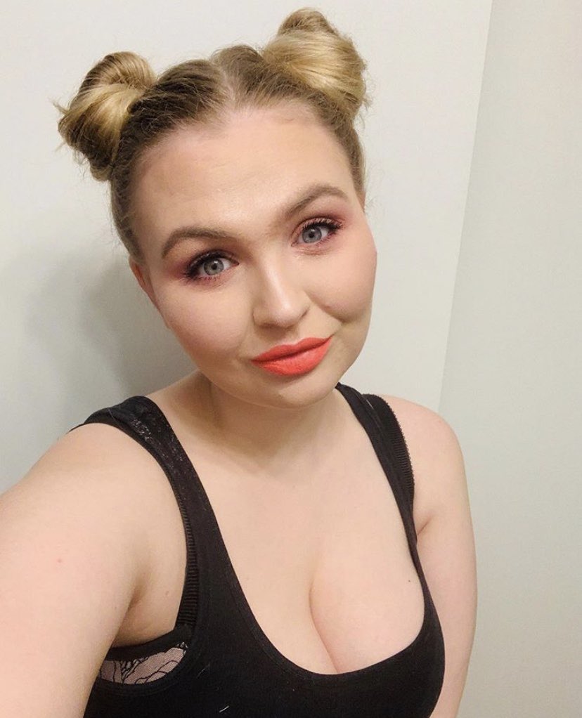 Season 3, Episode 7 – I Kissed a GirlKirsten MacInnis ( @kirstensaidwhat) & Akiva Wienerkur ( @Keev26) https://podcasts.apple.com/us/podcast/the-choir-room-a-glee-podcast/id1508029296?i=1000478661799