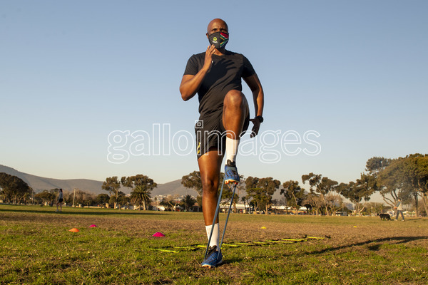 🏉 Rugby Referee, Cwengile Jadezweni Training Amid Lockdown Level 3. 👉 bit.ly/2OO3ghM 🗣️ @jcwengile 📷 @ashleyvlotman