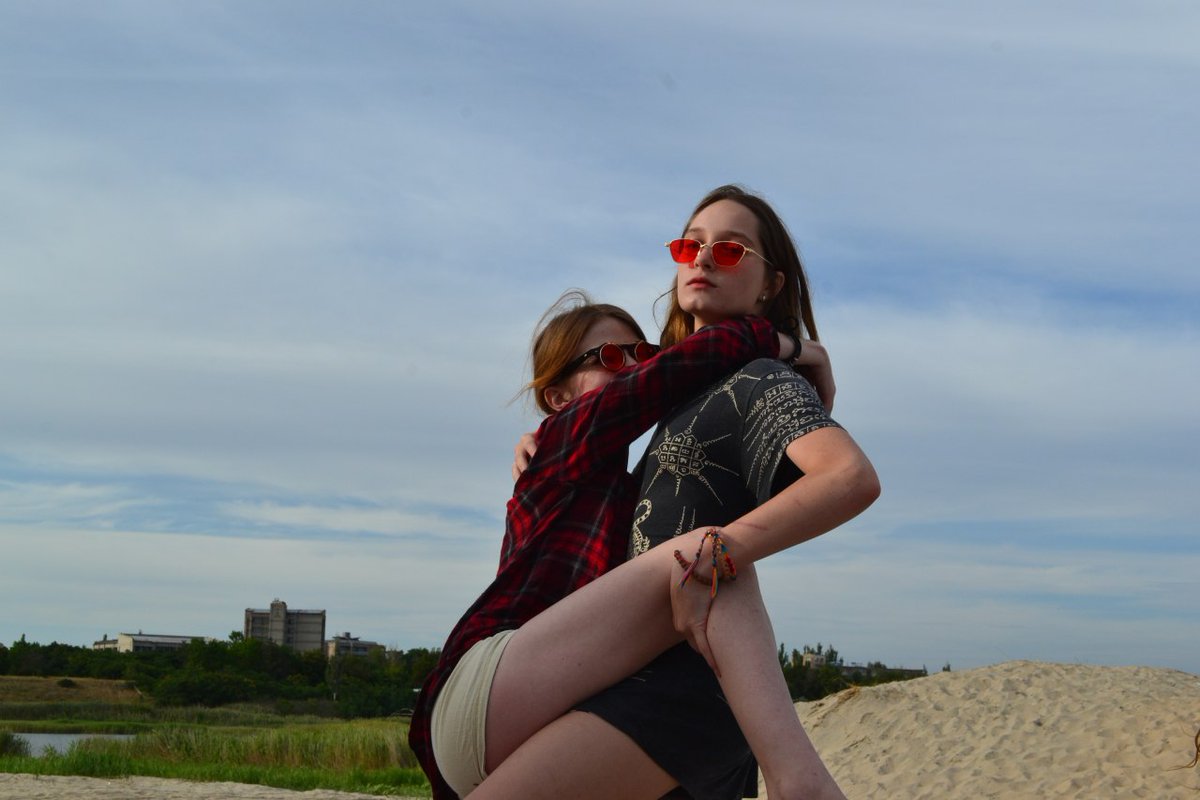 fuxingyuue's tweet photo. Добрый вечер, я диспетчер, просыпаюсь на этом акке, don't care, я хочу выложить мои фото с лучшими девочками https://t.co/Z4ctTydFsW