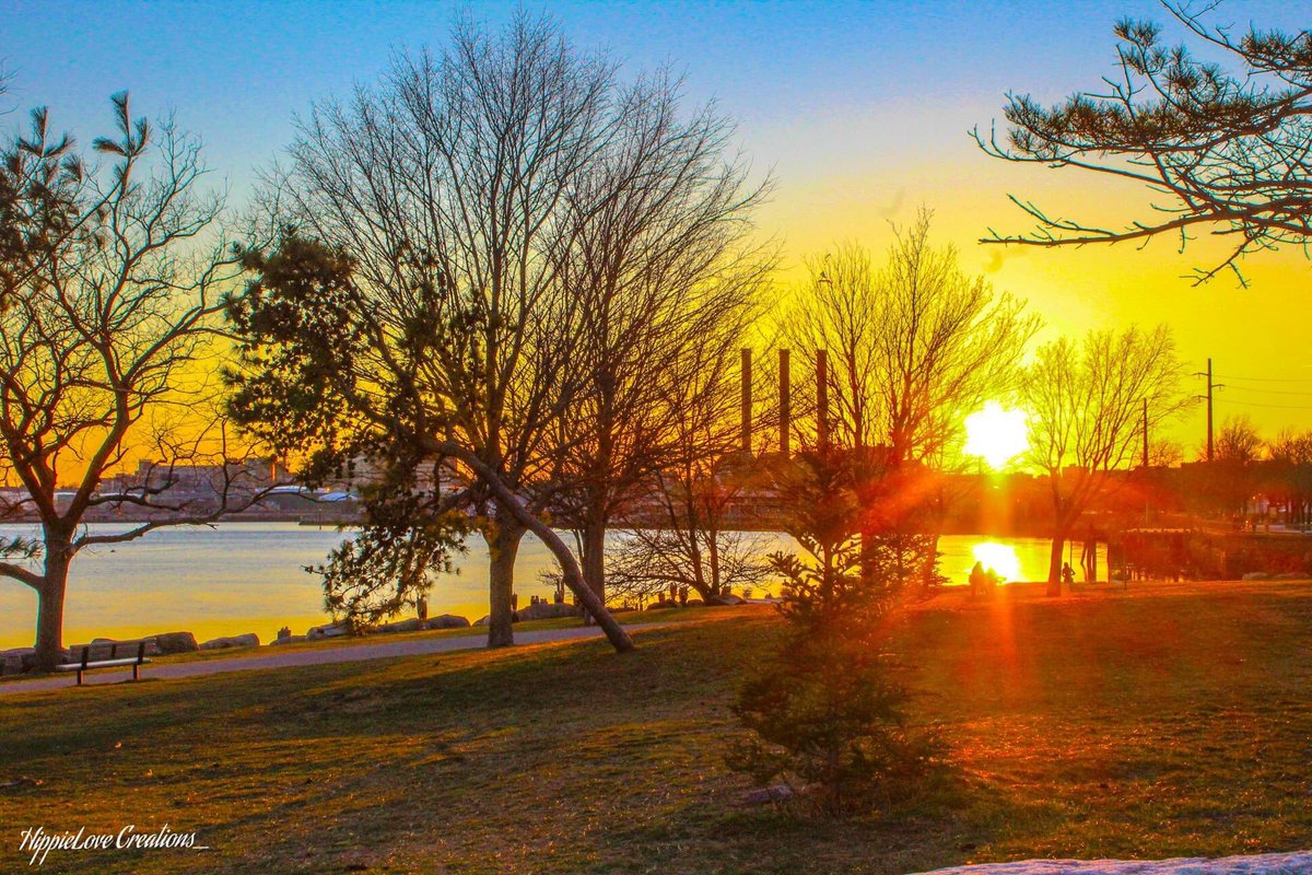 hippielovexo_'s tweet photo. Thought I would share this sunset I caught.  Instagram coming soon stay tuned.   -HippieLove Creations_

#IndiaPoint #Photography #Sunset #ProvidenceRI #Nature #Beauty https://t.co/807fRA0Q4i