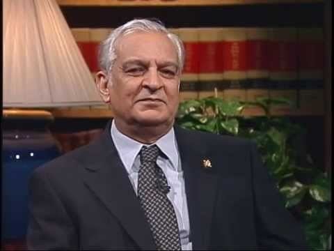 2/ Background:The clash between the then prime minister of Pakistan Nawaz Sharif and Army Cheif Karamat was increasing on daily basis, in one meeting Nawaz Sharif insulted the army chief and then in anger, Gen Karamat resigned even before his time