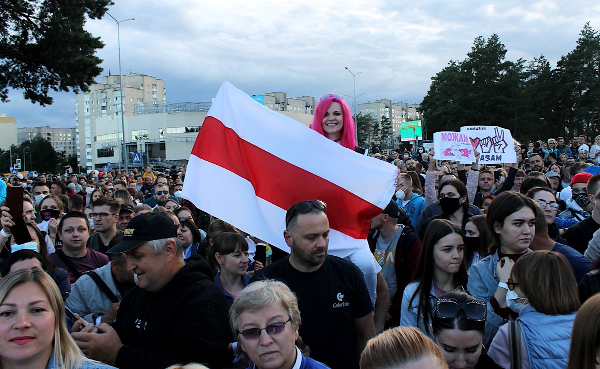  #Belarus.Some of my observations from yday's rally of the united opposition in  #Barysau. Around 5,000 people came, it's a lot for a city of 145k. Definitely one of the largest political rallies that ever happened here. Some travelled from nearby cities to support  #Tsikhanouskaya