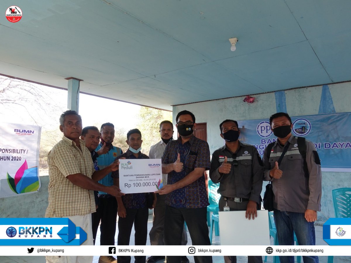 BalaiPK_kupang's tweet photo. Hai #SahabatBahari

BKKPN Kupang gandeng Perusahaan BUMN, Lewat Program Corporate Social Responsibility (CSR) Berikan Bantuan Kepada Masyarakat Pesisir Pembudidaya Rumput Laut dalam KKPN TNP Laut Sawu (23/07)

#KKPGOID 
#BUMNuntukIndonesia 
#Djprl
#LebeBae https://t.co/3wMhuBbuyw