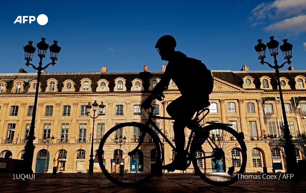 afpfr's tweet photo. Une envolée des ventes de vélos allant jusqu'à... 5000 % par endroits : à l'arrêt pendant des mois, les fabricants ont du mal à satisfaire la demande d'une planète toujours plus gourmande de bicyclettes https://t.co/LnysI7sbQK par @Juliette_v 📸 @TomCOEX
#AFP https://t.co/Y4bapfYpf9