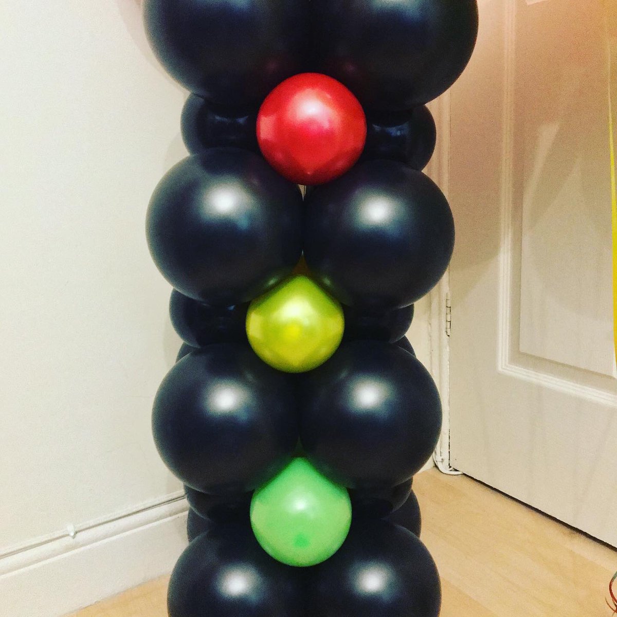 VeryParties's tweet photo. Happy 2nd birthday to Archie, who is celebrating with some cars themed balloons today 🎈#birthdayballoons #personalisedballoons #trafficlightballoons #numberballoons #carsballoons #bapiaparty #balloons #veryimportantparties #consett #northeast https://t.co/wELBFWqZH5