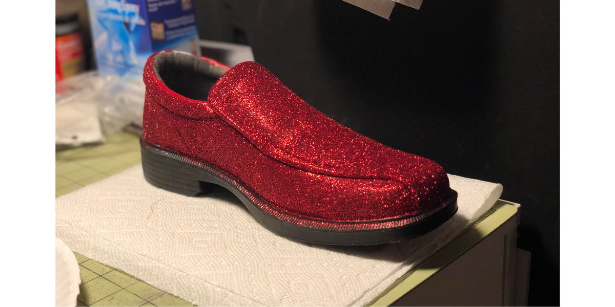 wolf_rabbit_cos's tweet photo. My special talent? glitter shoes. https://t.co/f3ceqUN715