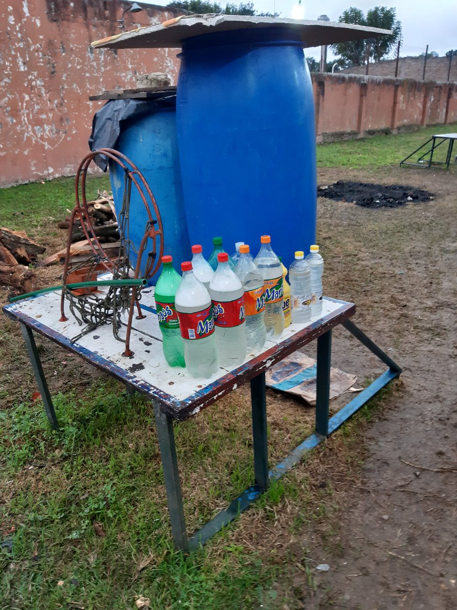 SolidarioMonte's tweet photo. # JUEVES SOLIDARIOS , PESE A LA LLOVIZNA PUDIMOS ENTREGAR MAS DE 250 PORCIONES A NUESTROS VECINOS # 🇦🇷🇦🇷🇦🇷🇦🇷 https://t.co/Fx4k7fWiXk