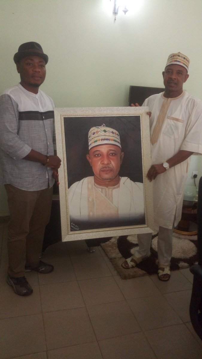 GodstimeHon's tweet photo. THE CHALLENGE!

"I saw the portrait of Buratai you painted, I want you to paint me live (looking at me while sitting in front of you) without a picture. Can you?"
- Alhaji Sheriff Nastura Ashiru asked.

To God be the glory, I was mobilised for a 2 hours- 15mins live painting https://t.co/FNogBzhU3x