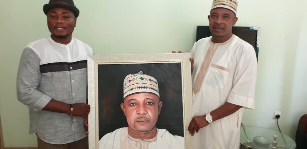 GodstimeHon's tweet photo. THE CHALLENGE!

"I saw the portrait of Buratai you painted, I want you to paint me live (looking at me while sitting in front of you) without a picture. Can you?"
- Alhaji Sheriff Nastura Ashiru asked.

To God be the glory, I was mobilised for a 2 hours- 15mins live painting https://t.co/FNogBzhU3x