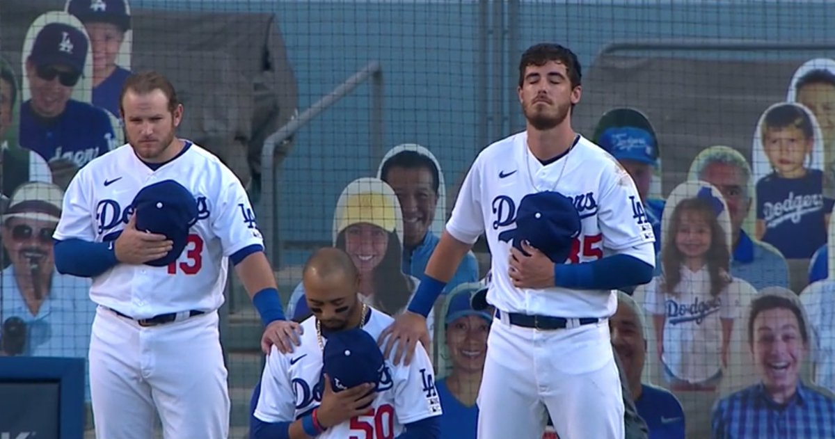 TheeAltaPeralta's tweet photo. Love it or hate it. I respect that unity and support they are showing. #respect #R35PECT https://t.co/Uesj09Fjps