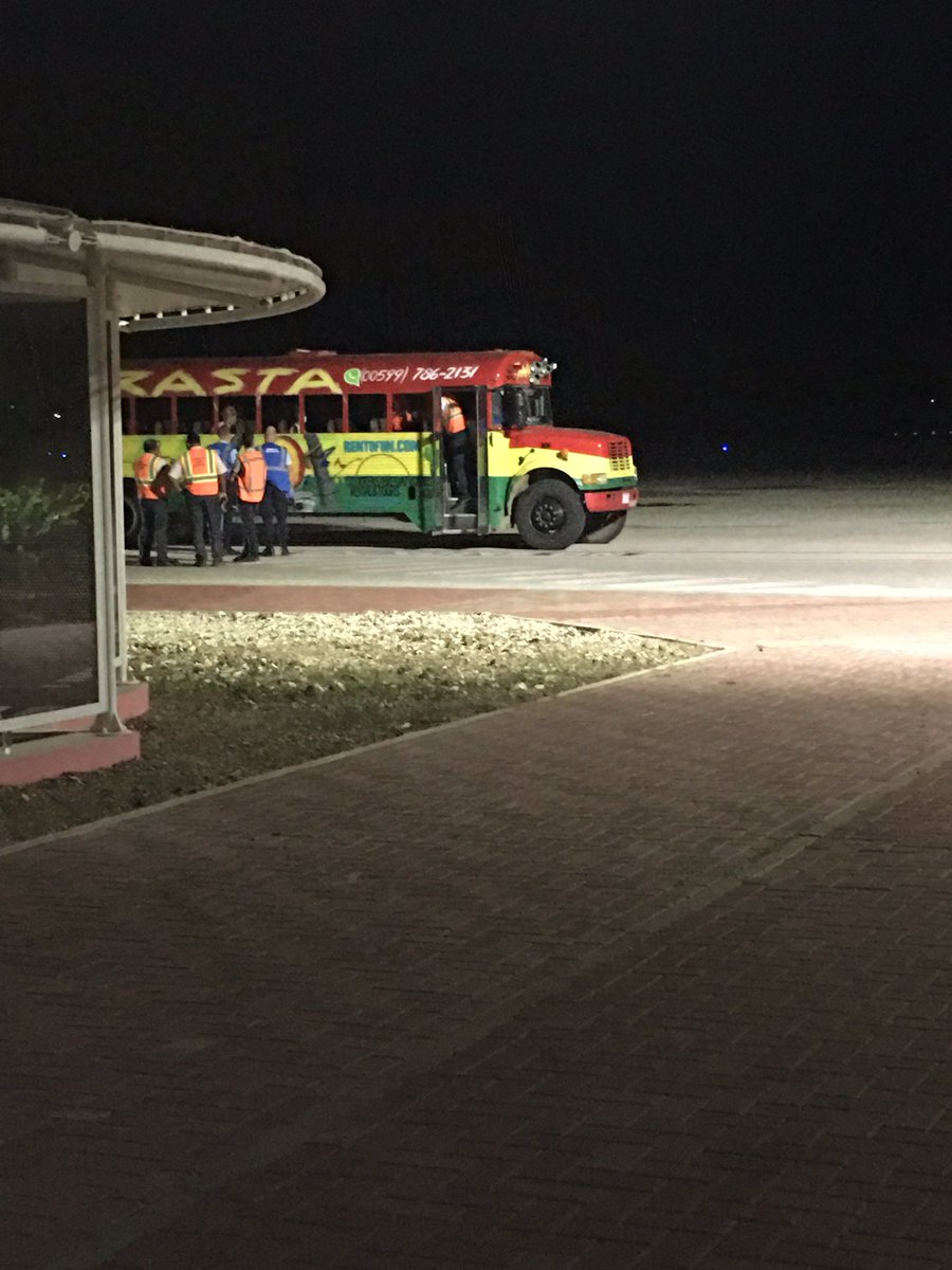 Can you believe this? People from Tui flight OR366 leaving for quarantaine.