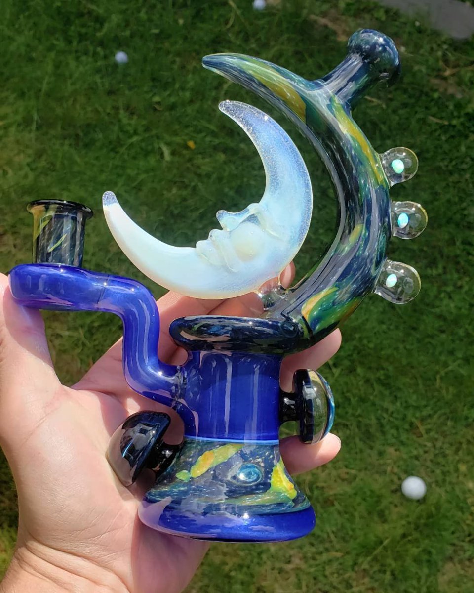 Lunar Piece 🌙💨

📷 avalonglass