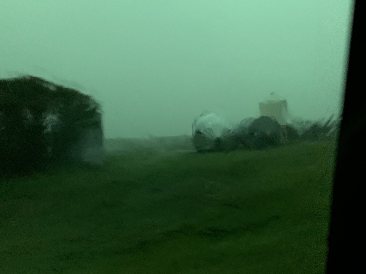 adamrcra's tweet photo. #skstorm strong storm in Ceylon area. Bins knocked over, power polls down and hail. Take cover. https://t.co/oLqFRHk1Gh