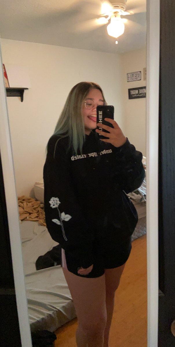 holliejune_'s tweet photo. Never I my life have I felt confident with my body. But always learning and growing. Beauty is on the inside, how you treat others. Everyone is beautiful in their own way don’t let anyone tell you different💙 #MyBodyIsBeautiful https://t.co/oC1OWEYBSO
