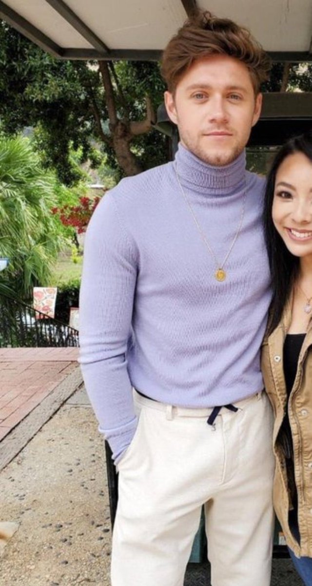 perfectflicker's tweet image. girls i was going absolutely crazy over niall wearing black skinny jeans on tour during the 1d days..... i had no idea what was about to hit