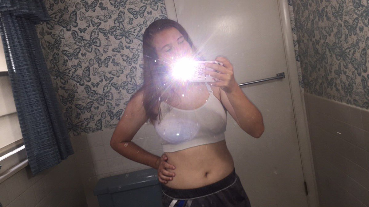 limelightqueen's tweet photo. i used to get down on my myself when people called me fat but once i’ve grown older i’ve realized its my own body and i am proud 💪🏻💙 you guys are all beautiful! 😊 #MyBodyIsBeautiful https://t.co/CeJEKFYIXT