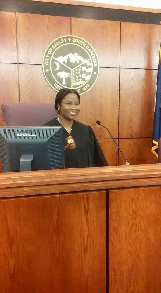 Jasmine Twitty, the BLACK-WOMAN who made history when she became the YOUNGEST judge, at age 25, to ever be appointed or elected in the United States.