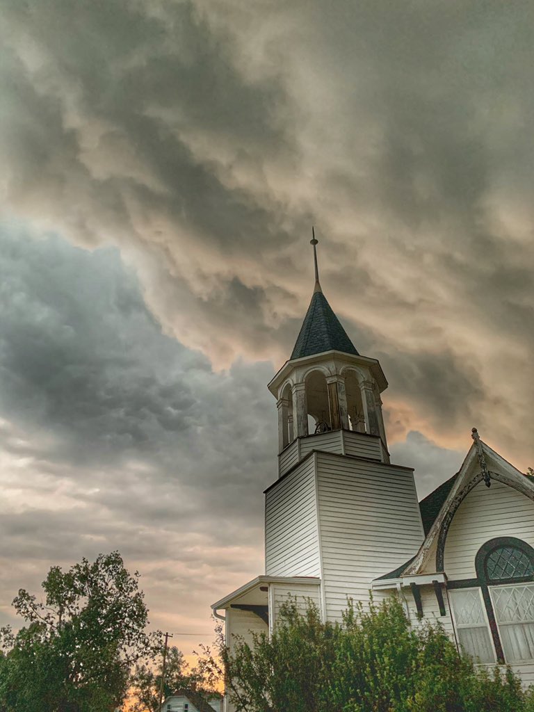 adamrcra's tweet photo. Before the storm hit Ceylon, SK #skstorm https://t.co/beHXcLpGxB