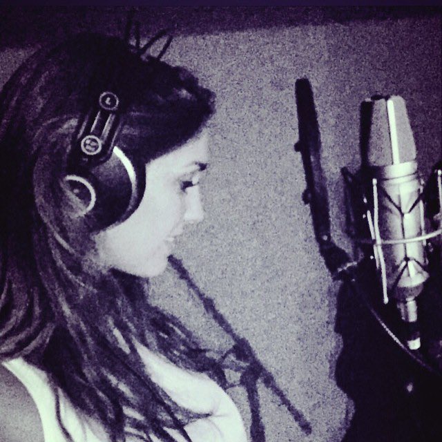 AMORXPONCHO's tweet photo. Cuando disfrutas algo con el ❤️🎤🎼 @Anahi https://t.co/32CRNQC6iP