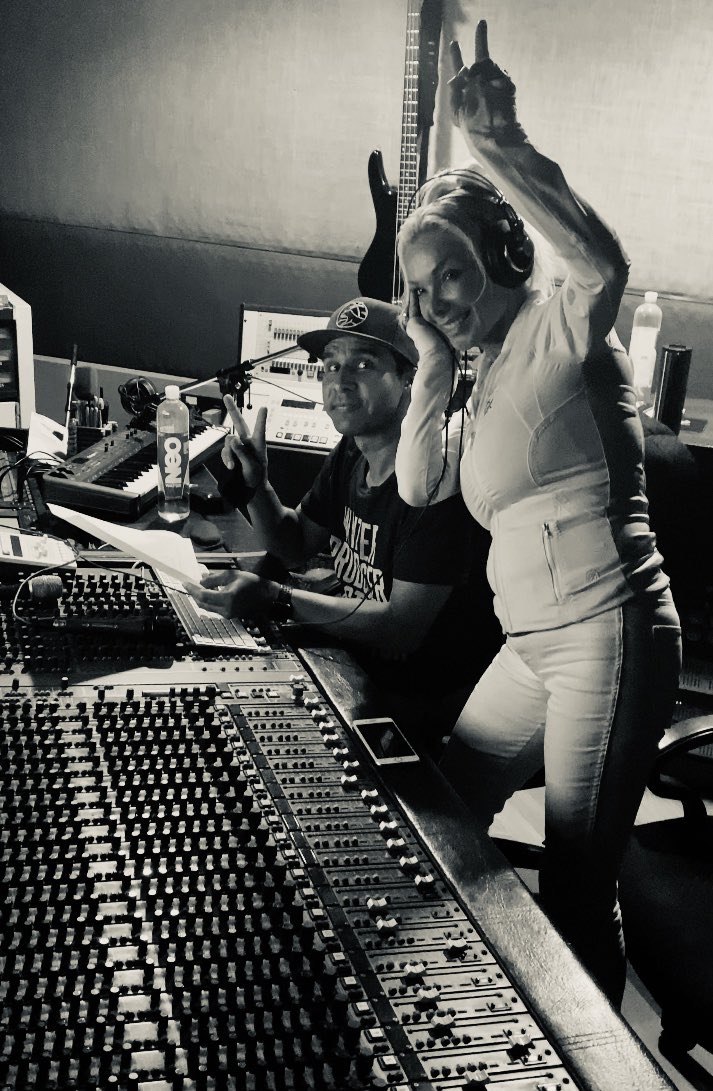 ZEKEjaquez's tweet photo. It’s been a LONG productive WEEK in the Recording Studio. Looking Good!! Surprises! Surprises!￼ @tudama_marisela 

#Marisela #LaDamaDeHierro #RecordingStudio #exitos #diva #recordingsession #musica #losangeles #mastering #recordingengineering #superproducer #studioengineer https://t.co/1m12UrhvYl
