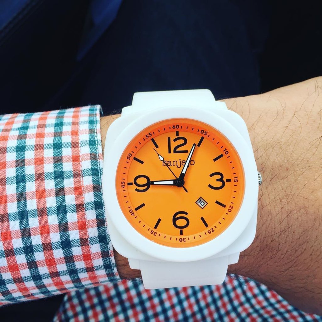 Orange you going to ask me what time it is?? 😂 Free gifts with every watch purchase .
#sanjajo #fashionblogger #fashionstyle #casualstyle  #wristcandy #wristwear