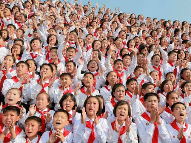 ksn196X's tweet photo. ขอขอบคุณหลักคำสอนค่านิยม 12 ประการ��องลุงตู่ที่ทำให้เยาวชนคนรุ่นใหม่ก้าวมาถึงจุดนี้ 

ภาพประกอบเยาวชนเกาหลีเหนือ โมเดลในอนาคตของเยาวชนไทย?!!

#freeyouth https://t.co/7iOH2RVdnD