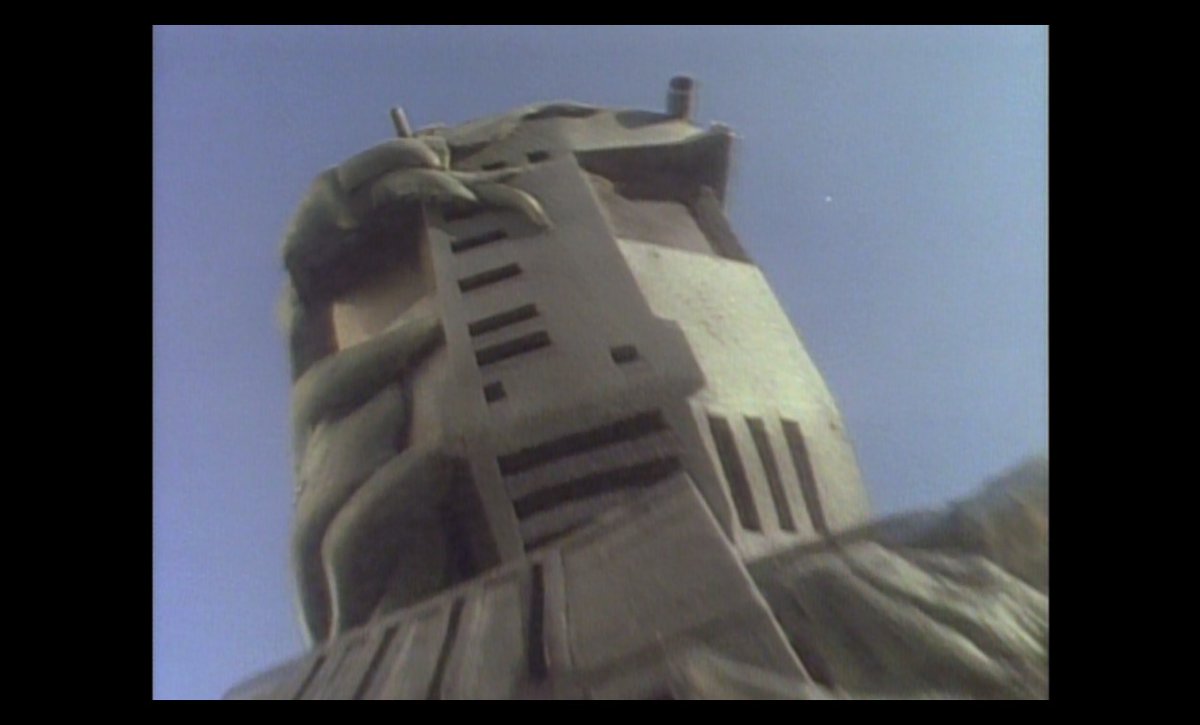 にわえるか On Twitter ここだけカメラワークも相まって西部劇の早撃ちガンマンみたいで異色な雰囲気 一度放った後にもう一度溜めて発射 拳銃のリロードっぽいアクションが格好良い こういう体の一部だけを映してキャラクターの表情を出すカットが好きだったりします