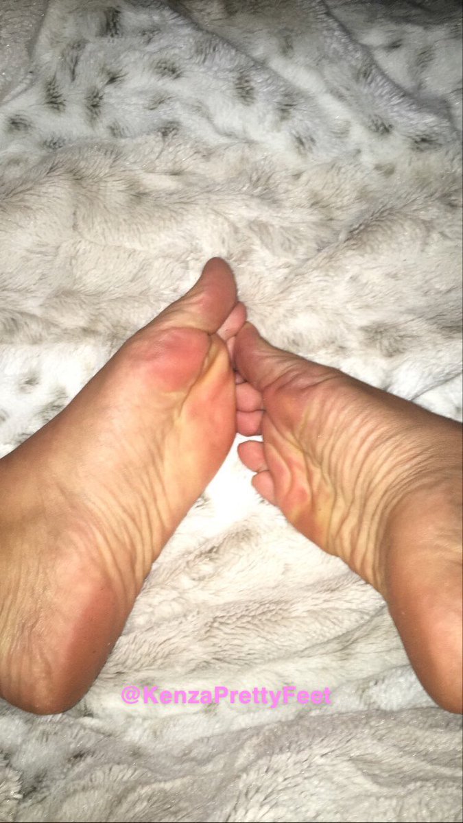 FeetKenza's tweet photo. 🌸🌺 @RTslaveFrance @bragado55 @rt_feet @RTslaveFrance @ElitePromoFeet @Afrenchpuppy #footfetish #footfetishnation #feet #feetvideo #frenchfeet #soles #solesfetish #feetdom #findom #findomgodess #footslaves #paypiggies #paypigswanted https://t.co/7Ltjf05K9Y