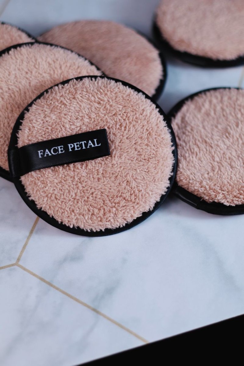 What is Face Petal??? Face Petal is a microfiber makeup remover that can easily remove any makeup with the use of water.