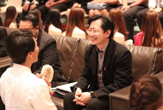 Aku lupa ini event apa, tapi bisa diliat kalau disini gulf juga berpartisipasi sebagai orang penting dikegiatan itu.. keren banget sih 