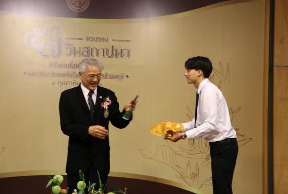 Aku lupa ini event apa, tapi bisa diliat kalau disini gulf juga berpartisipasi sebagai orang penting dikegiatan itu.. keren banget sih 