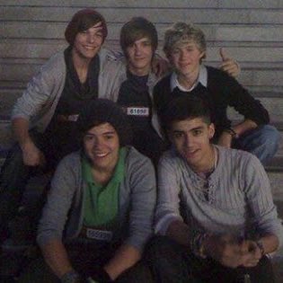 ashstylesll's tweet photo. たくさんたくさんありがとう
 #10YearsOfOneDirection https://t.co/lrtG5feX5Z