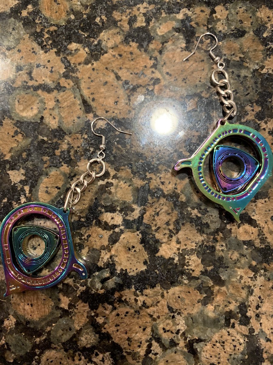 CommieUtena's tweet photo. yeah i made @MazdaUSA rotary engine earrings
no not every lesbian is a subaru stan. update your stereotypes, my dream car is a 93 FD r package in competition yellow.
#LesbianEarrings #MazdaRotary #TrianglePower https://t.co/n8KswrOvK3