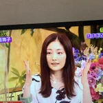 女優の常盤貴子さん、テレビ番組に養生テープを付けて出演!