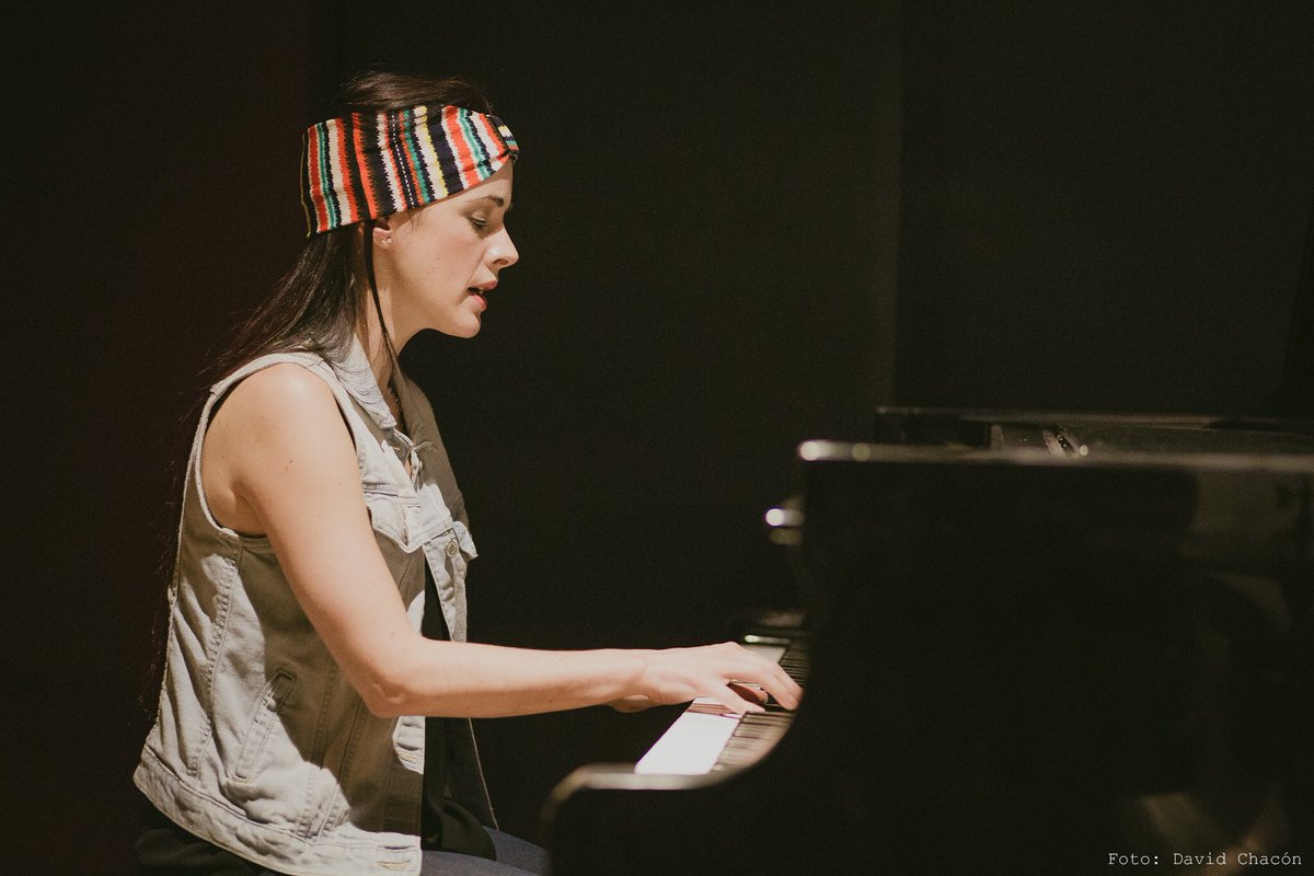 Esto me hace respirar y me acompaña a amar. La música es mi vida. Gracias <a href="/davidchaconm/">David Chacon Fotografia</a> por lograr capturar momentos que alimentan mi alma.

#music #singer #singersongwriter #nevergiveup #pop #poprock #soul #newartist #newmusic #recordingartist #piano #art #musicwithamessage