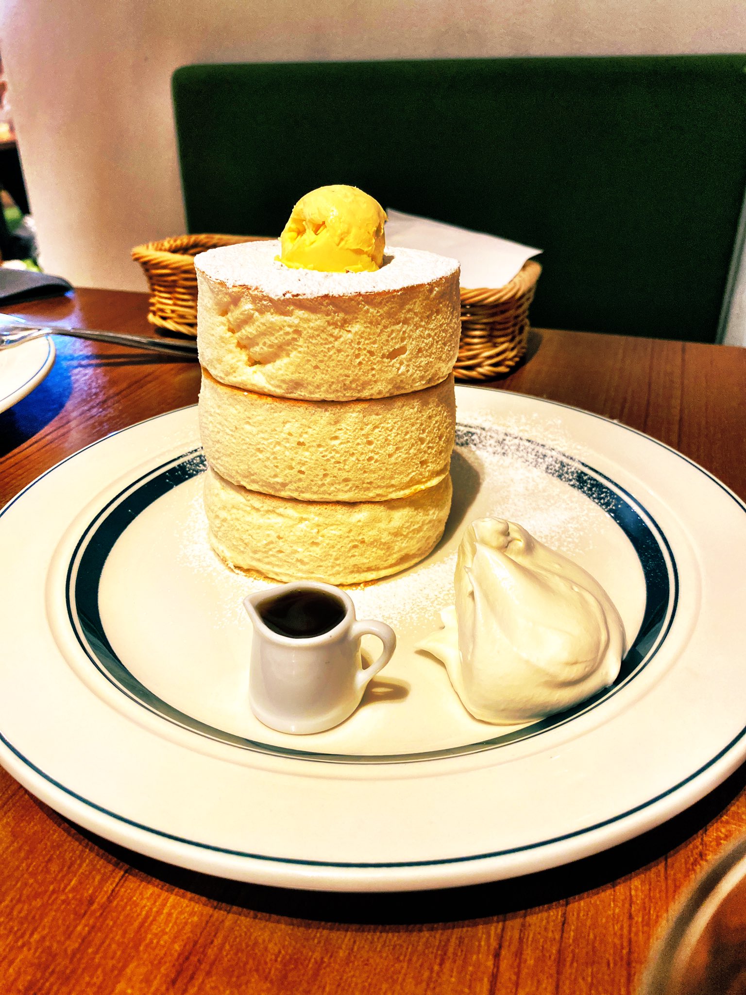 Testmanonline パンケーキ美味しい Gramというお店で プレミアムパンケーキとやらをいただきました 11 00 15 00 18 00 各食限定 ということで朝一から行ってきました Gram パンケーキ プレミアムパンケーキ T Co I7ujdqvmzb Twitter