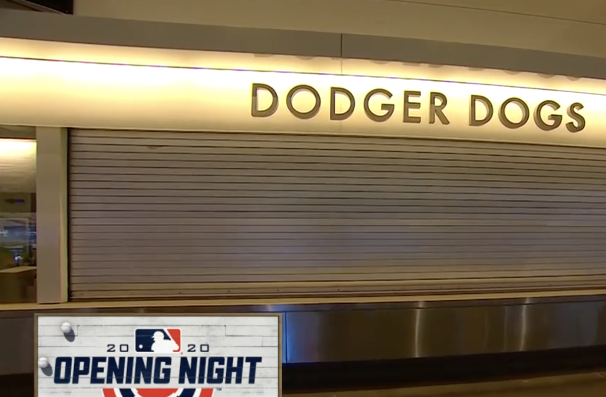 PavlovicNBCS's tweet photo. The correct way to serve Dodger Dogs. https://t.co/1TscgXOoqm