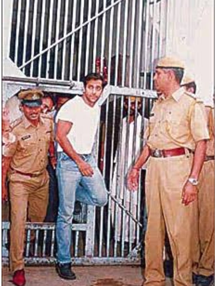 @BeingSalmanKhan See the difference between Sushant Singh Rajput 💓and Salman Khan😐. That's Why we support Shushant Singh Rajput 💓💓.#1MonthOfInjusticeToSSR pic.twitter.com/DiWx3goj7a

#NationStandsWithKangana