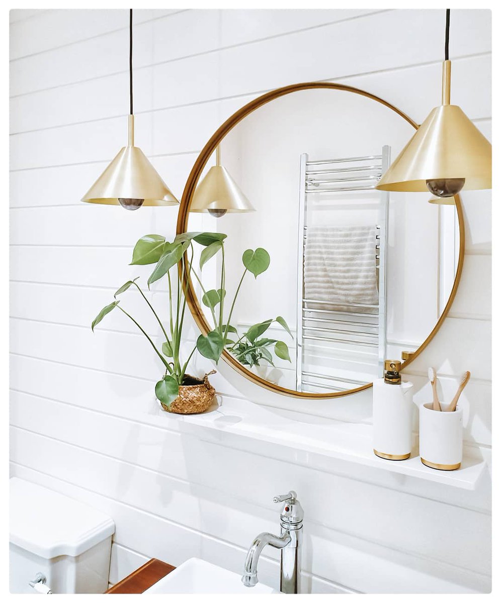 Thestylepad_uk's tweet photo. First EVER shot of the bathroom! 🛁💕

I've always worried about getting the lighting right in here as there's no natural light, but yesterday I threw caution to the wind, gave it a quick clean and got snappy!

#upcycle #diy #bathroom #homereno #bathroomgoals #thestylepad https://t.co/0DKkBNJi5K