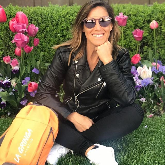 Eliza_deRosario's tweet photo. Bueno gente, con esta linda foto de @sole_pastorutti en su Gira por EEUU me despido hoy!!. Sigamos reproduciendo #TalComoSiento que ya falta re poco!! DOS MILLONES TAL COMO SIENTO ... Que descansen!! (si pasás por acá Gringa, te dejo un beso!!) https://t.co/0eSjbSVj14
